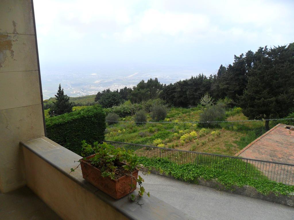 Eremo Hotel Casa Del Sorriso เอริเช ภายนอก รูปภาพ