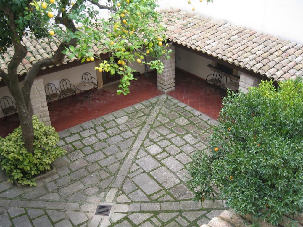 Eremo Hotel Casa Del Sorriso เอริเช ภายนอก รูปภาพ